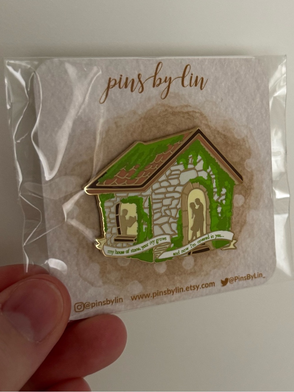 Pinsbylin Ivy Enamel Pin